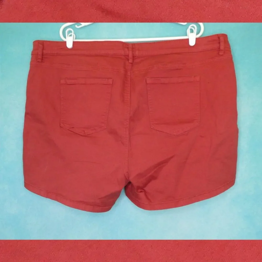 Morgan & Walker Red Shorts Size 22